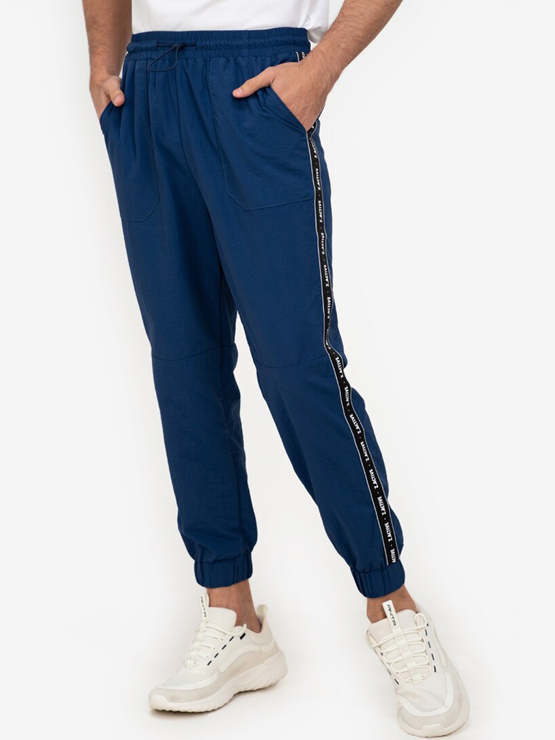 

ZALORA ACTIVE Men Blue & Black Solid Regular Fit Lounge Pants