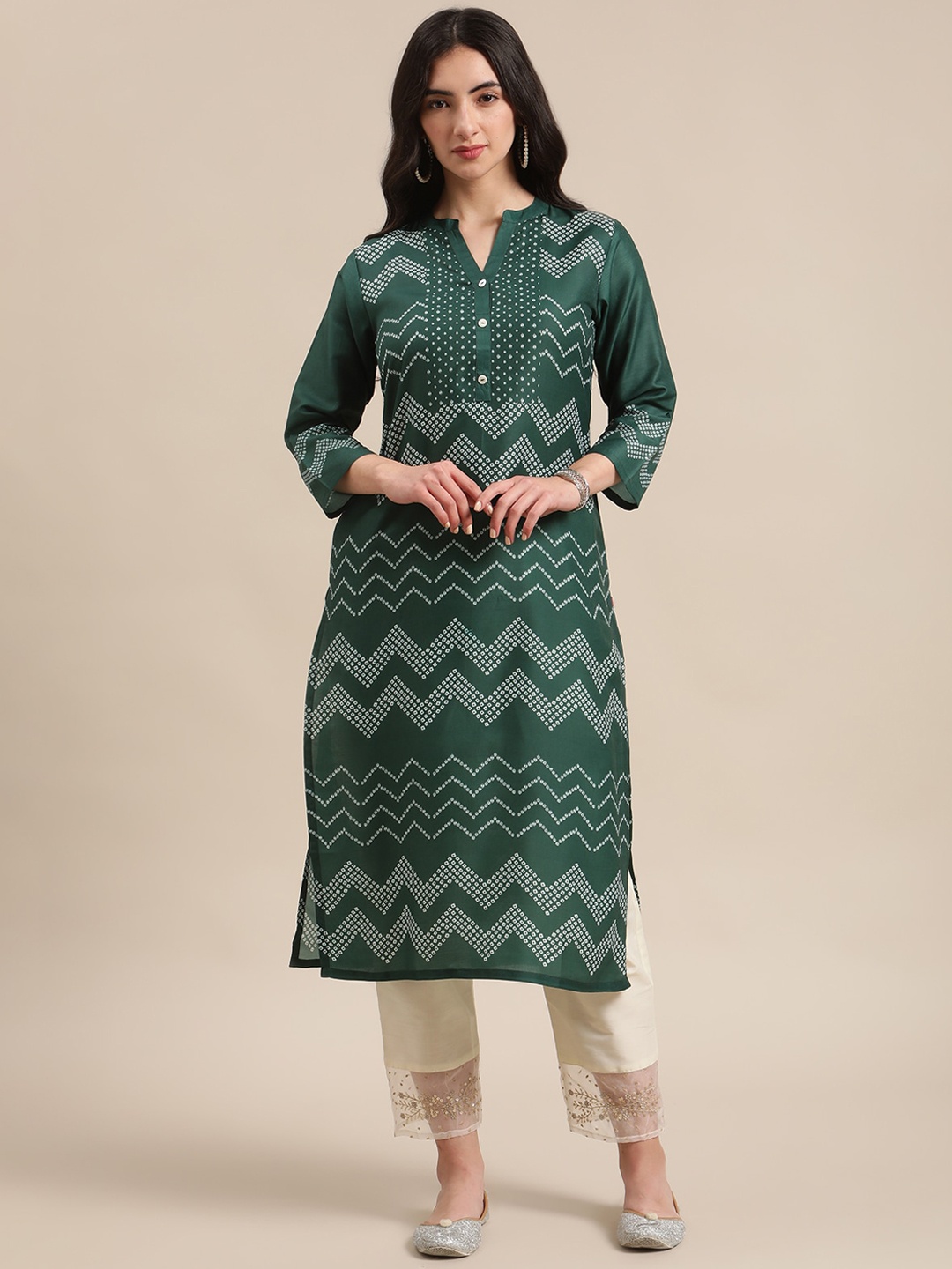 

Varanga Women Green & White Bandhani Printed Silk Kurta