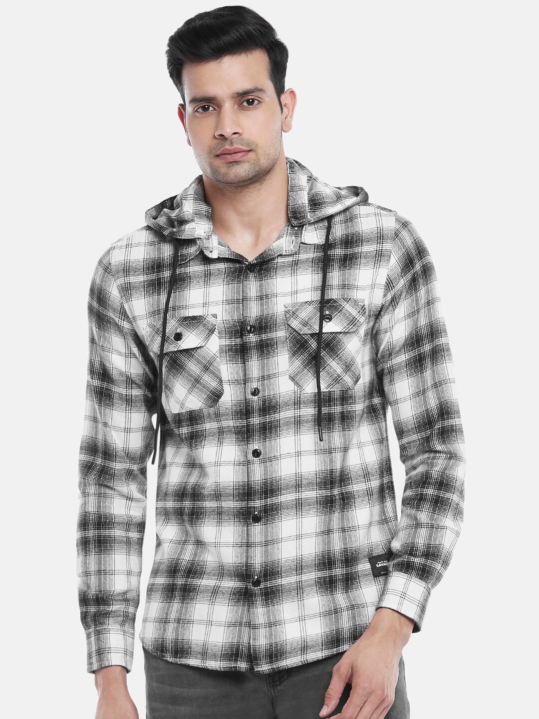 

People Men Black & White Slim Fit Tartan Checked Hooded Pure Cotton Casual Shirt