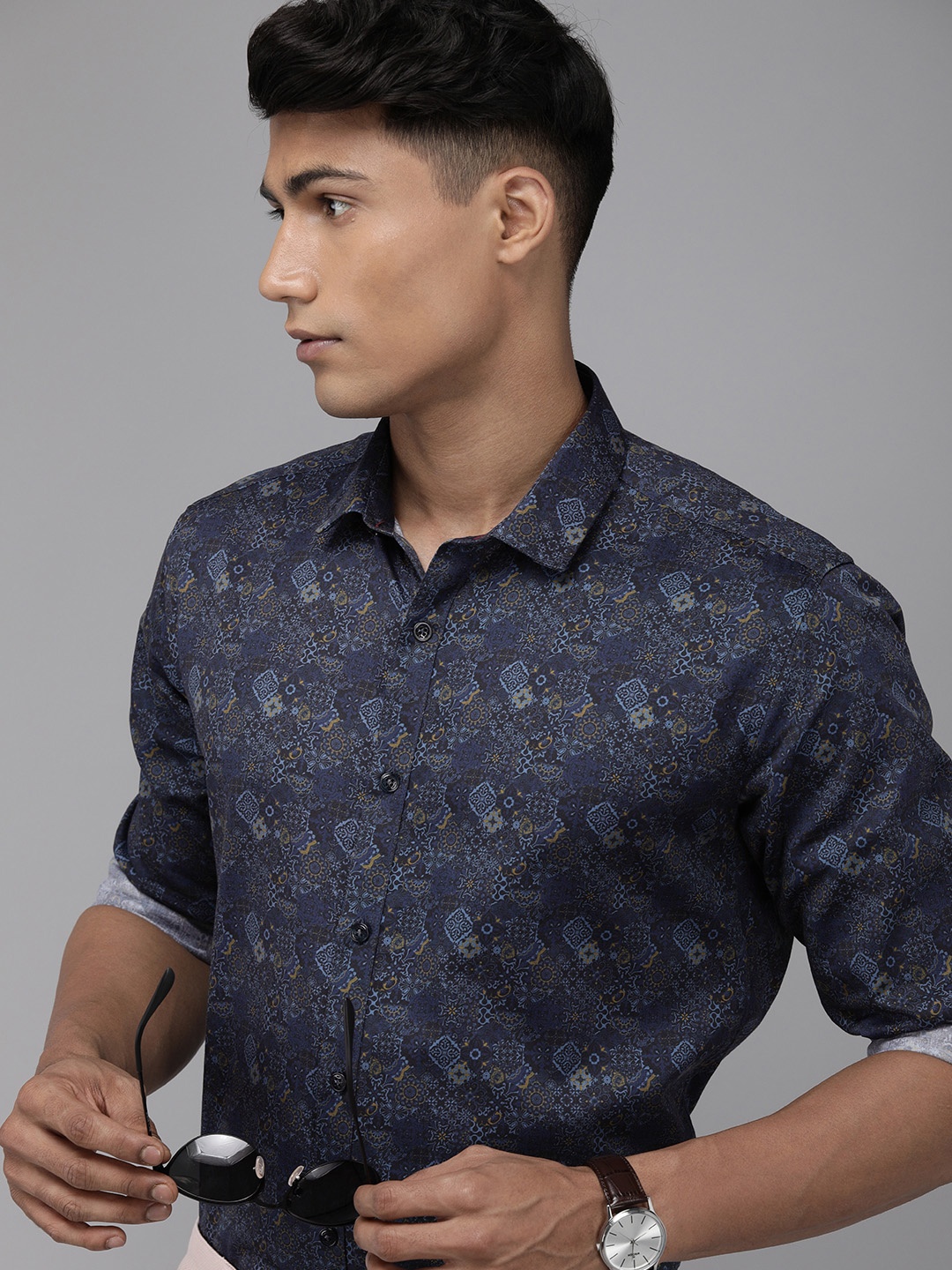 

V Dot Men Blue Ethnic Motifs Printed Standard Slim Fit Pure Cotton Casual Shirt