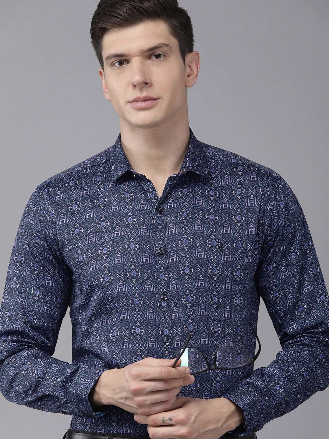 

V Dot Men Navy Blue Printed Slim Fit Pure Cotton Formal Shirt