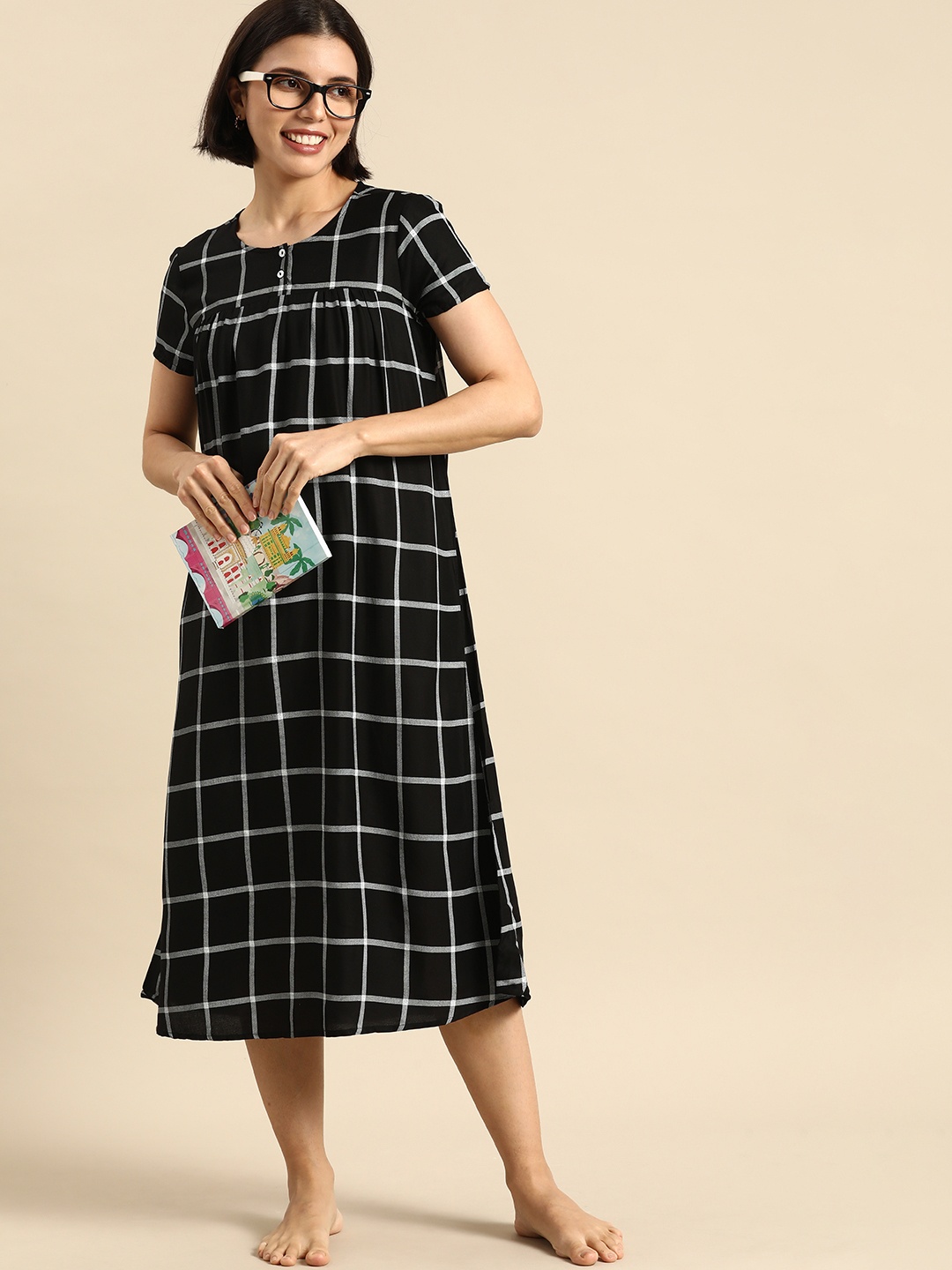 

Dreamz by Pantaloons Women Black Checked Nightdress