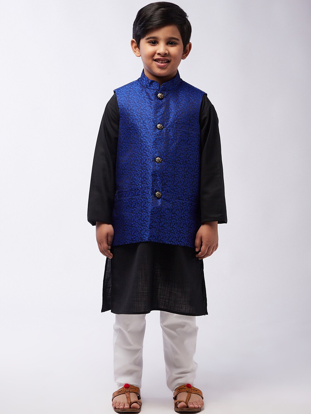 

SOJANYA Boys Black Kurta Pyjamas with Nehrujacket