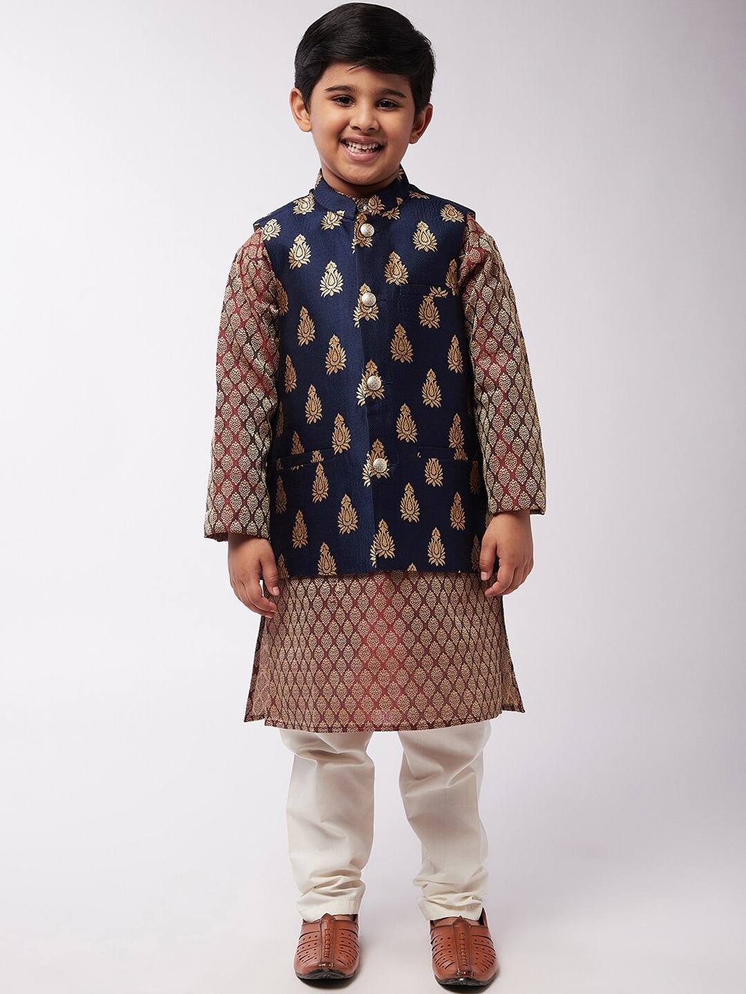 

SOJANYA Boys Maroon Ethnic Motifs Printed Kurta Churidar With Nehrujacket