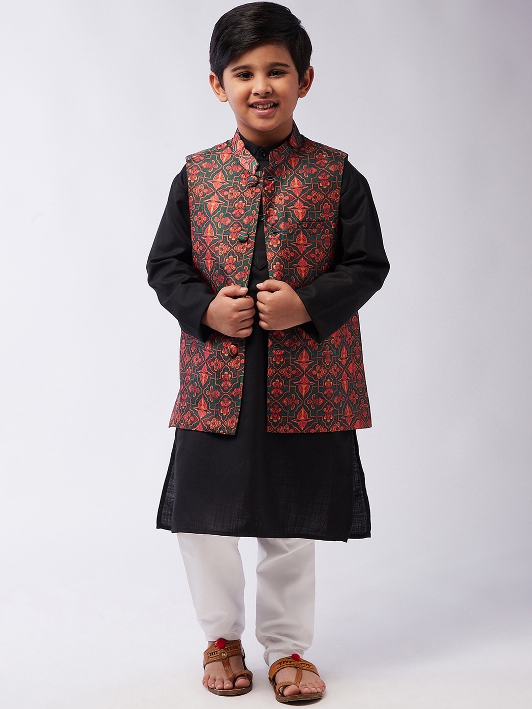 

SOJANYA Boys Black Ethnic Motifs Kurta Pyjamas with Nehrujacket