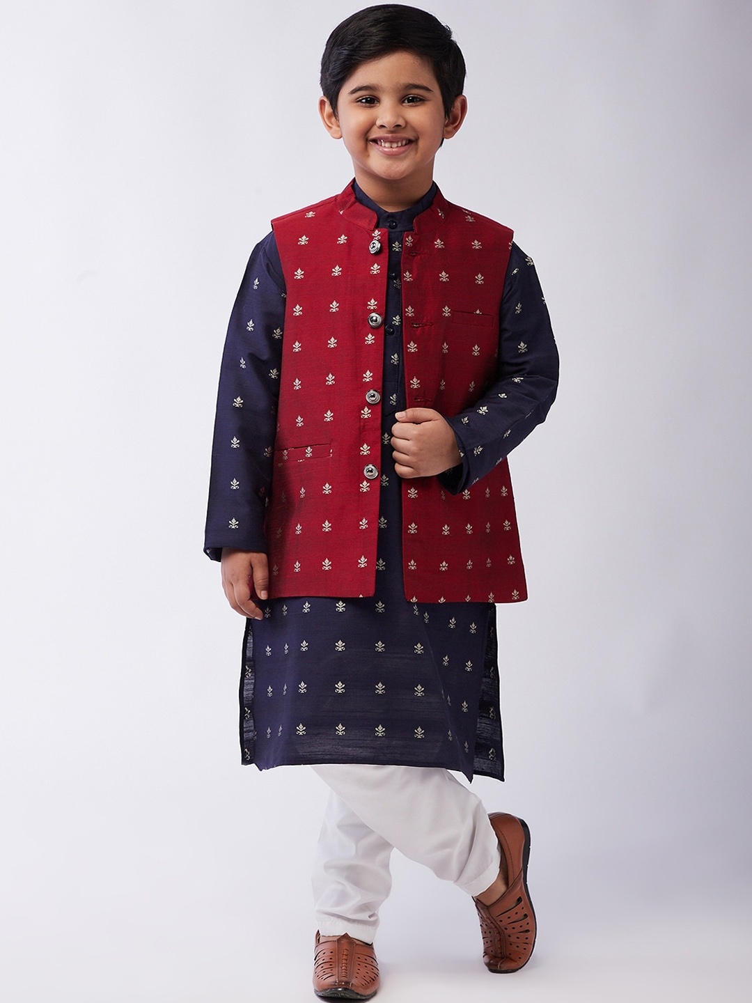 

SOJANYA Boys Navy Blue Ethnic Motifs Embroidered Kurta with Pyjamas & Nehru Jacket