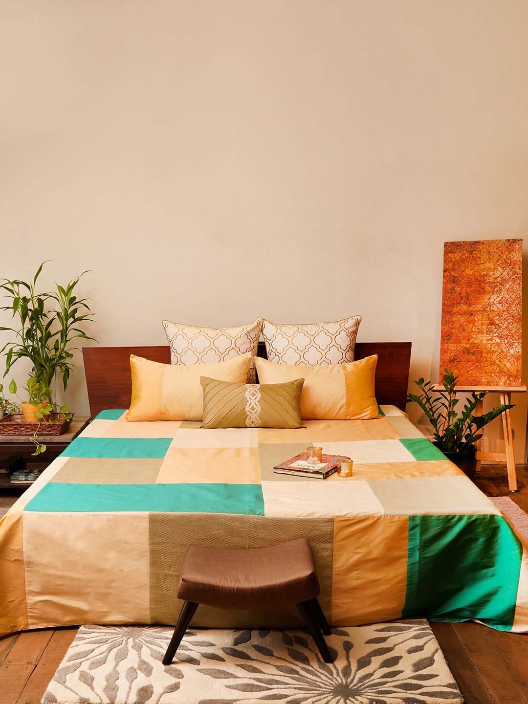 

ZEBA Beige & Green Colourblocked King Bed Cover With 2 Pillow Covers