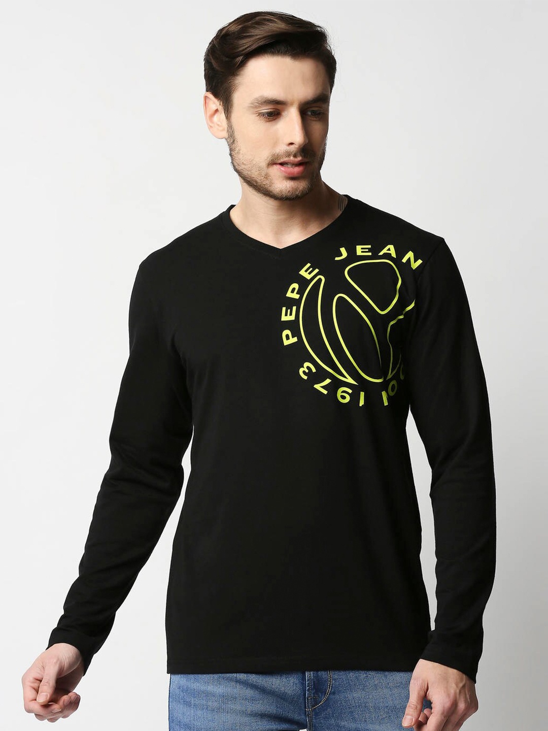 

Pepe Jeans Men Black & Yellow Typography Printed V-Neck Slim Fit T-shirt