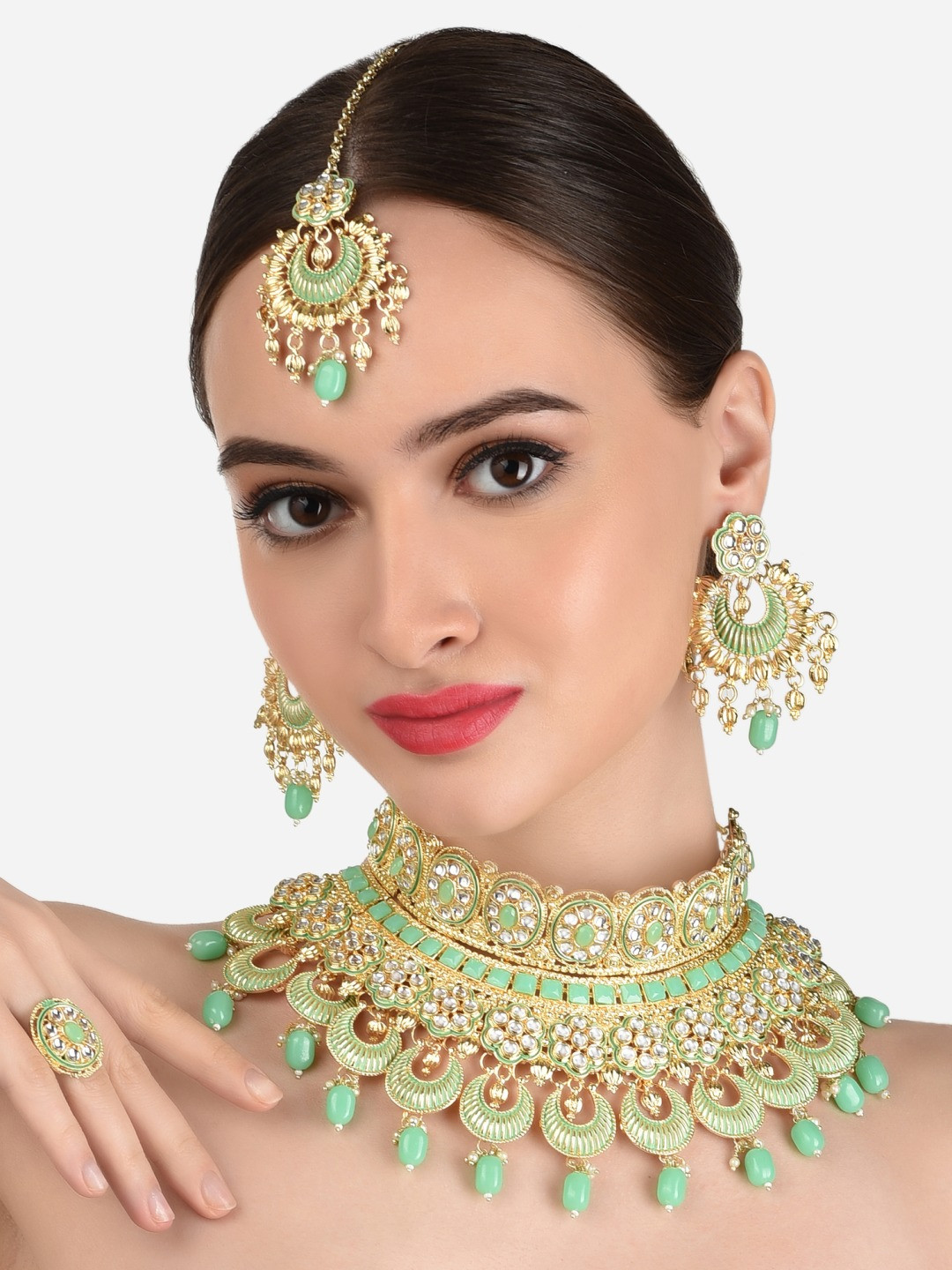 

Zaveri Pearls Gold-Plated Green & White Kundan-Studded & Pearl Beaded Jewellery Set