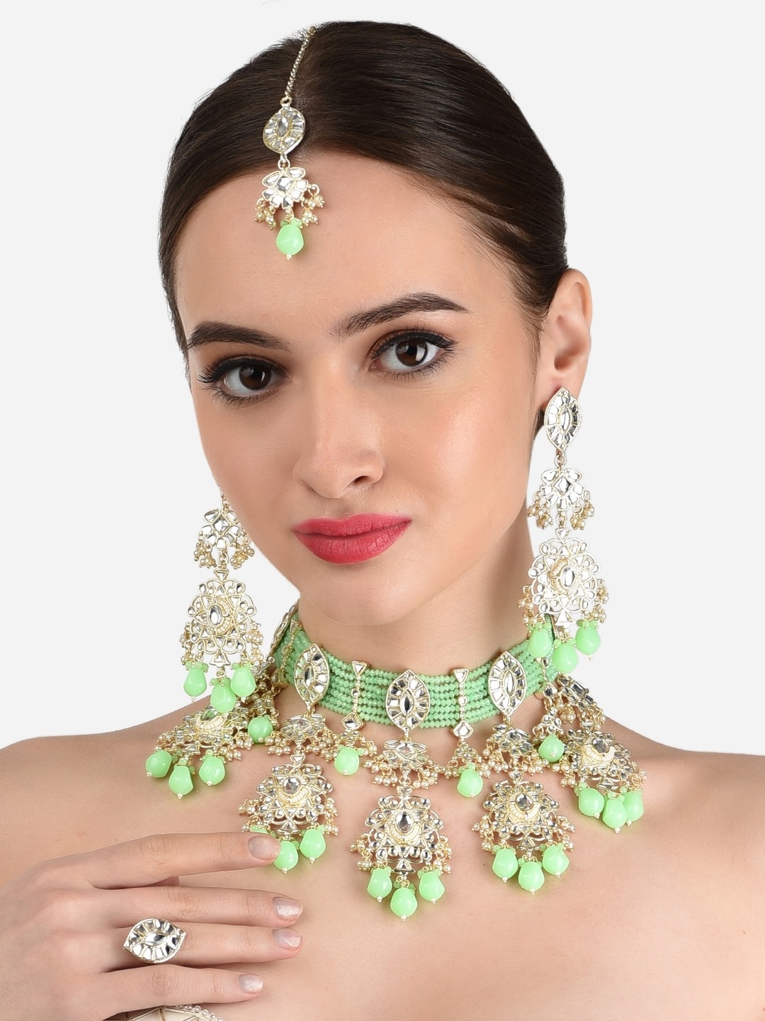 

Zaveri Pearls Gold-Plated Green & White Kundan-Studded & Pearl Beaded Jewellery Set