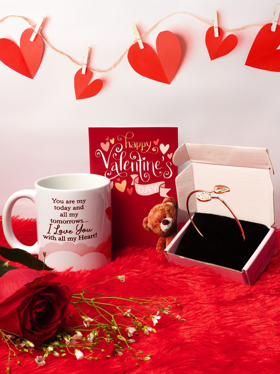 

Ferosh Red & White Printed Valentine Home Gift Set