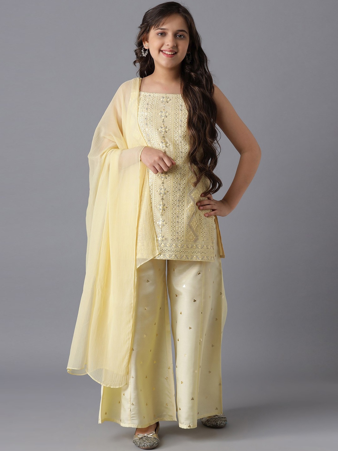 

AURELIA Girls Yellow Ethnic Motifs Embroidered Keyhole Neck Flared Sleeves Kurta