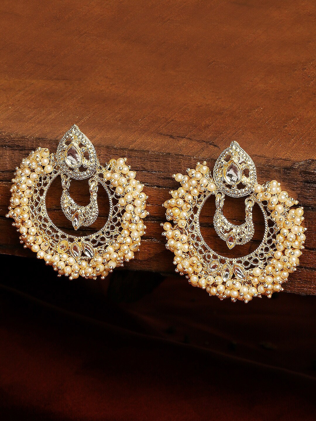 

OOMPH Gold-Toned & White Kundan Studded & Pearls Beaded Chandbalis Earrings