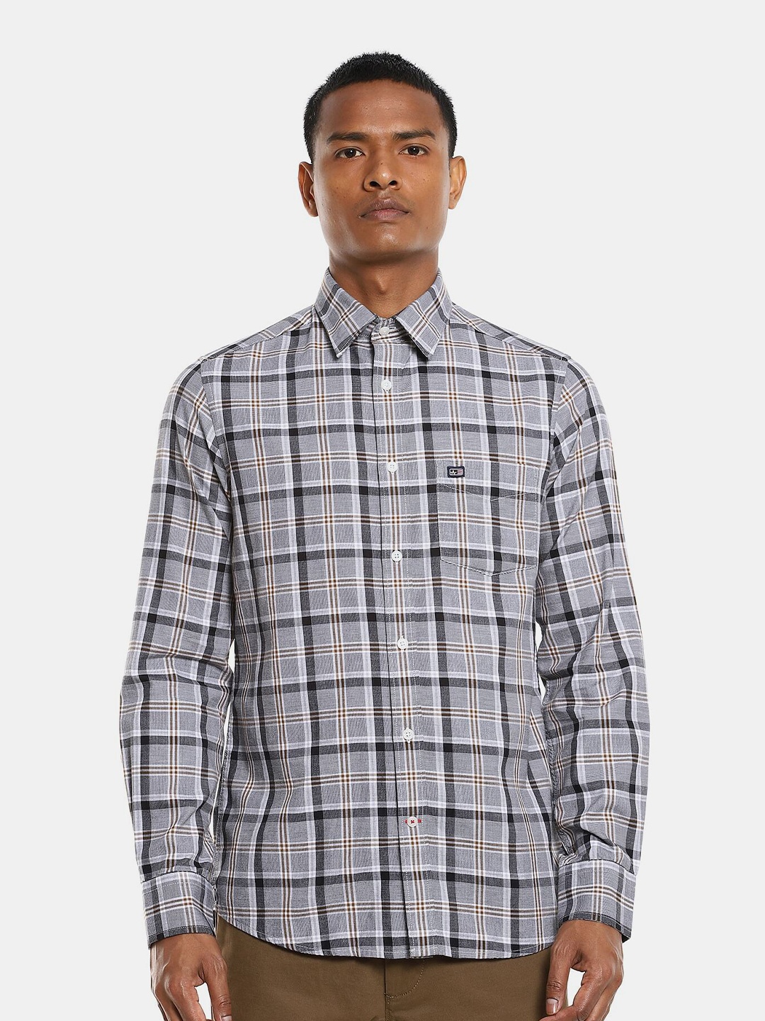 

Arrow Sport Men Grey & White Checked Pure Cotton Casual Shirt