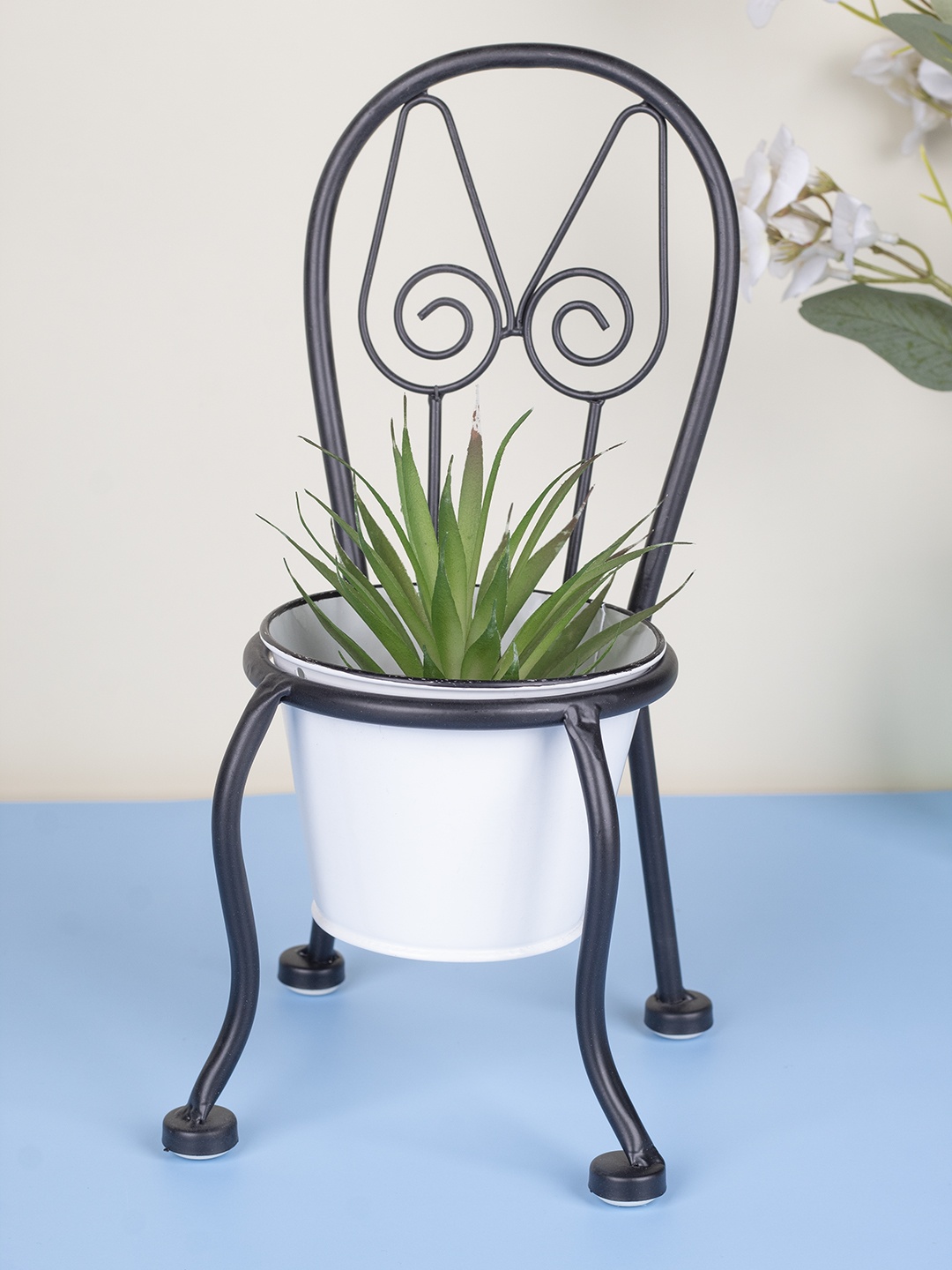 

MARKET99 White & Black Decorative Iron Planter