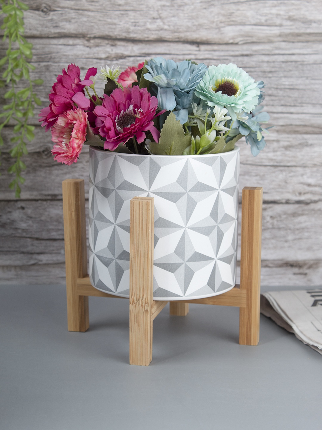 

MARKET99 White & Grey Ceramic Table Planter