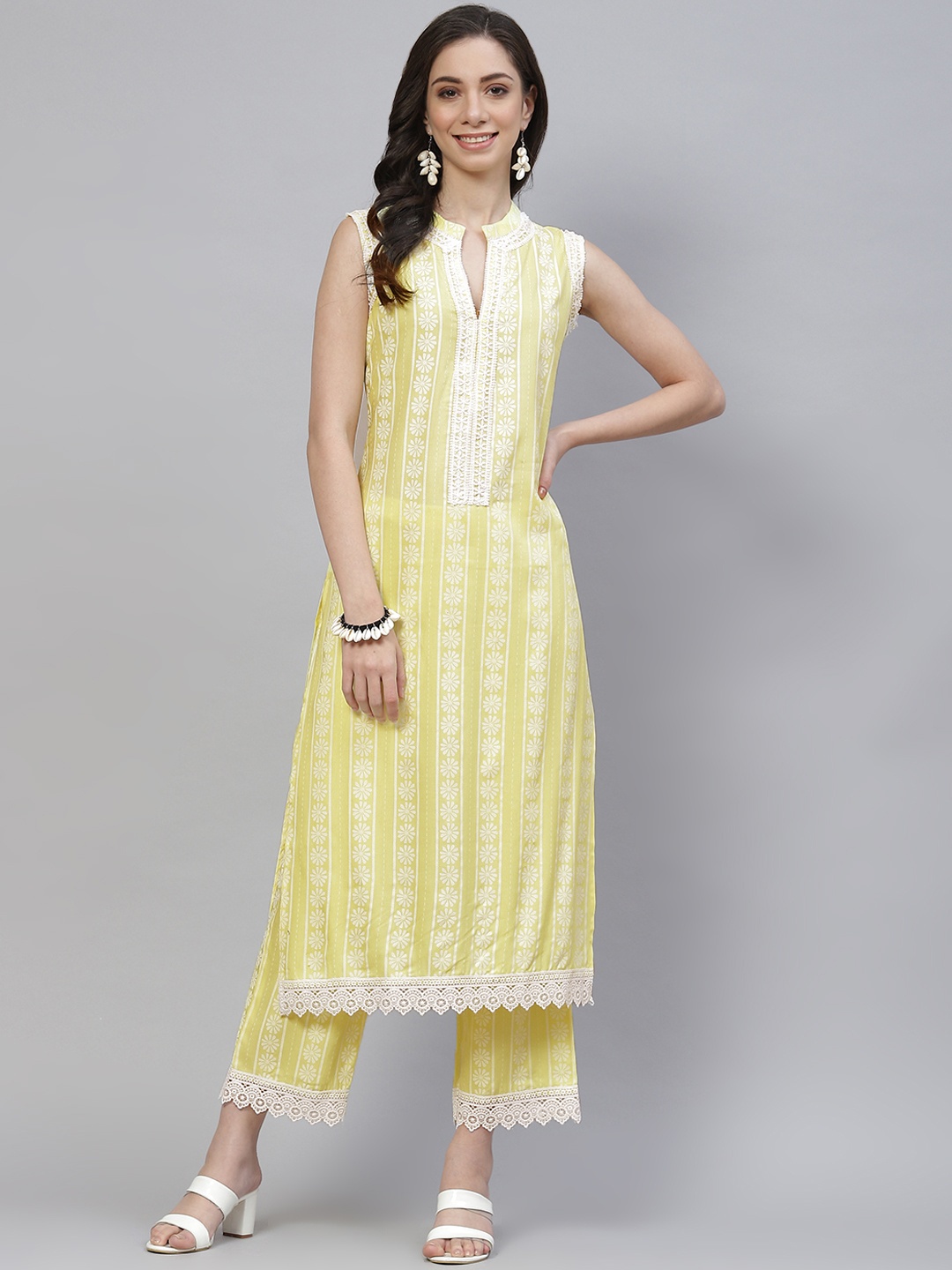 

mokshi Women Yellow Ethnic Motifs Printed Kurta with Palazzos