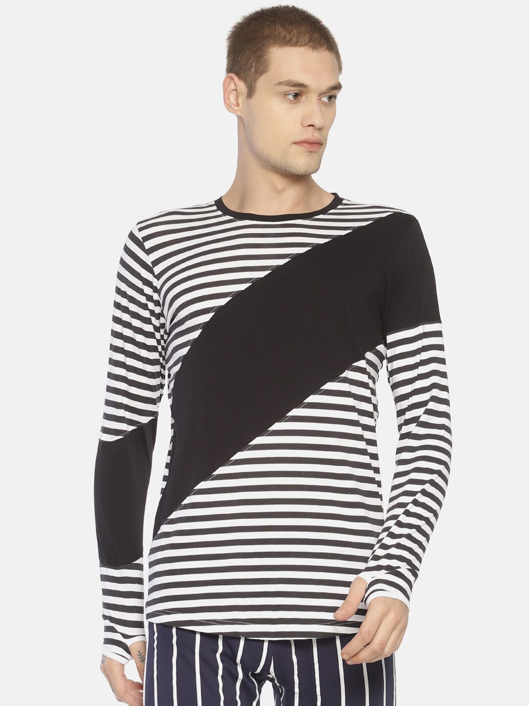 

KULTPRIT Men Black & White Striped Monochrome Pure Cotton Slim Fit T-shirt