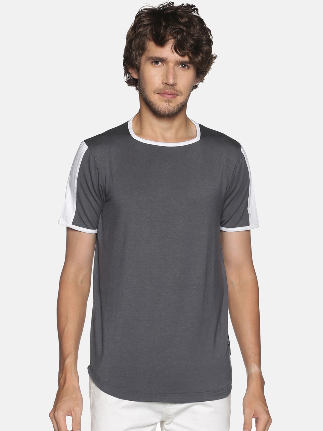 

KULTPRIT Men Grey & White Colourblocked Pure Cotton Slim Fit T-shirt