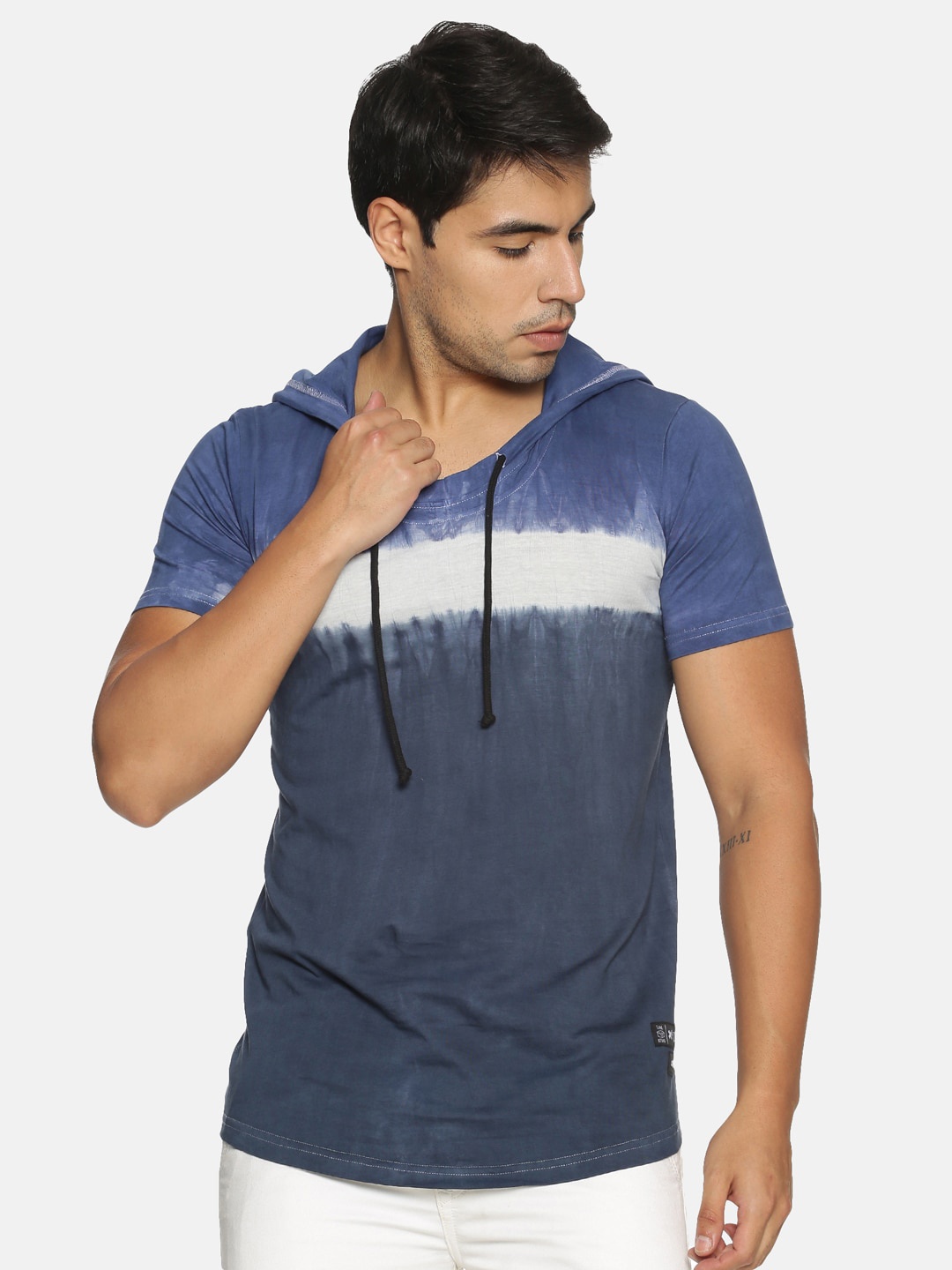 

KULTPRIT Men Grey & Blue Printed Pure Cotton Slim Fit Hooded T-shirt