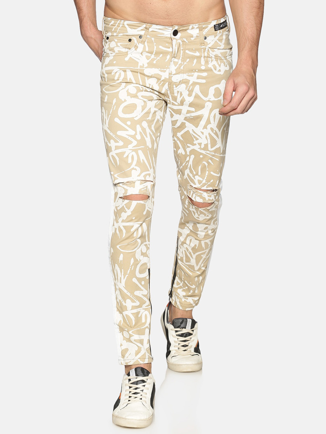 

KULTPRIT Men Brown Slim Fit Mildly Distressed Printed Jeans