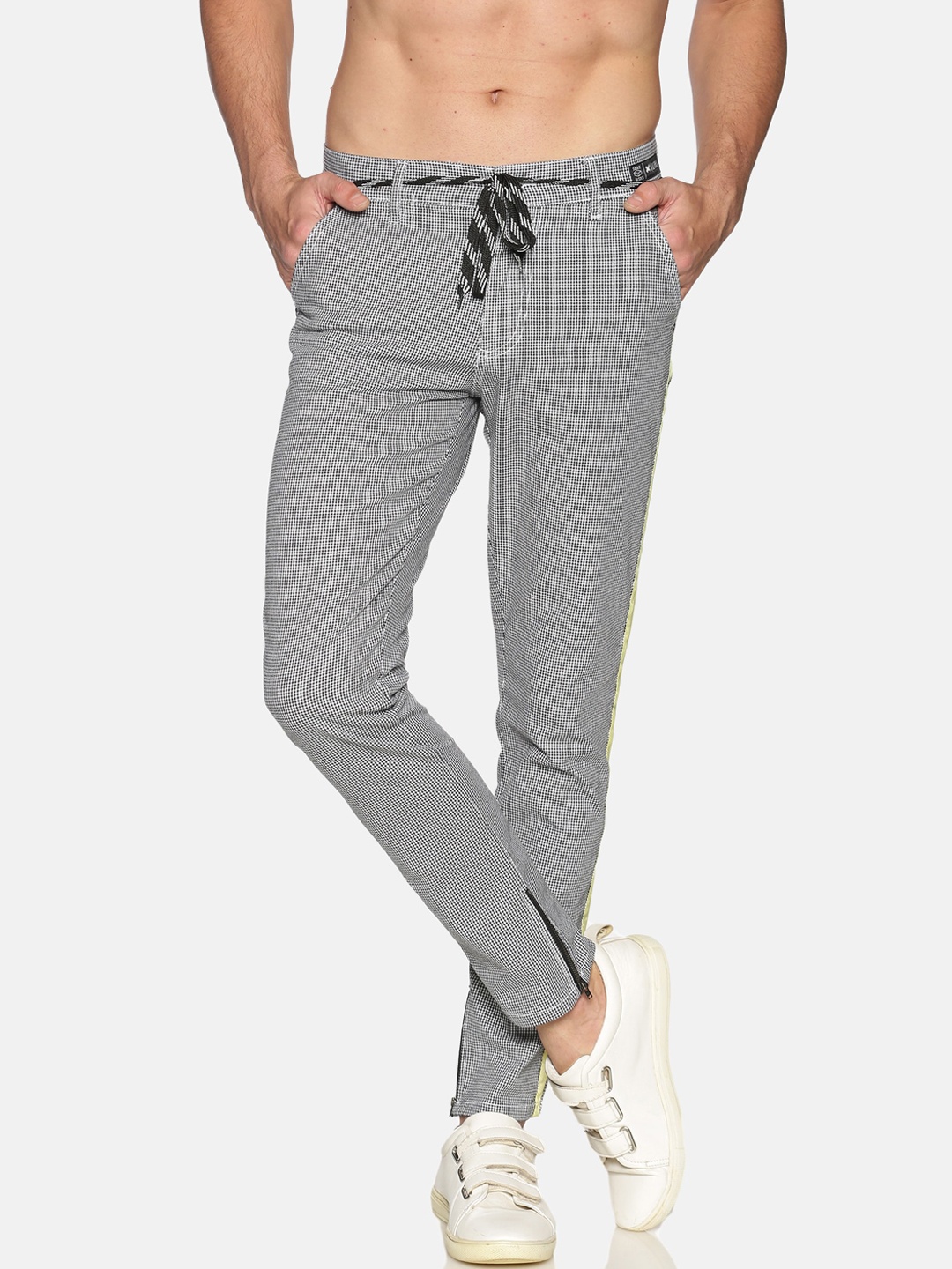 

KULTPRIT Men Grey Checked Slim Fit Trousers