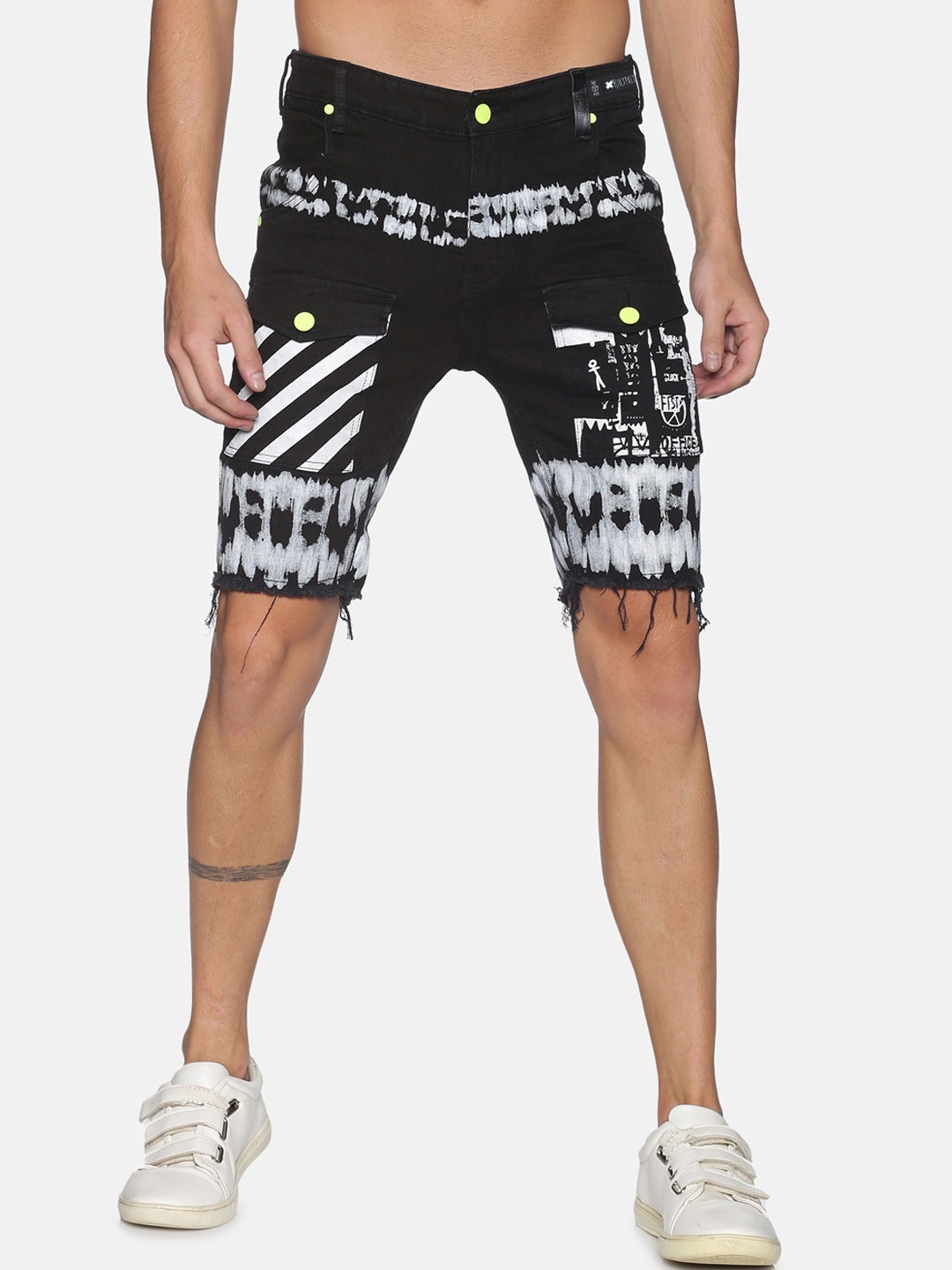 

KULTPRIT Men Black & White Printed Cotton Slim Fit Shorts