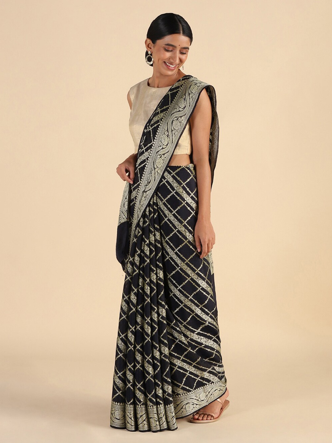

Taneira Black Handwoven Banarasi Pure Georgette Saree