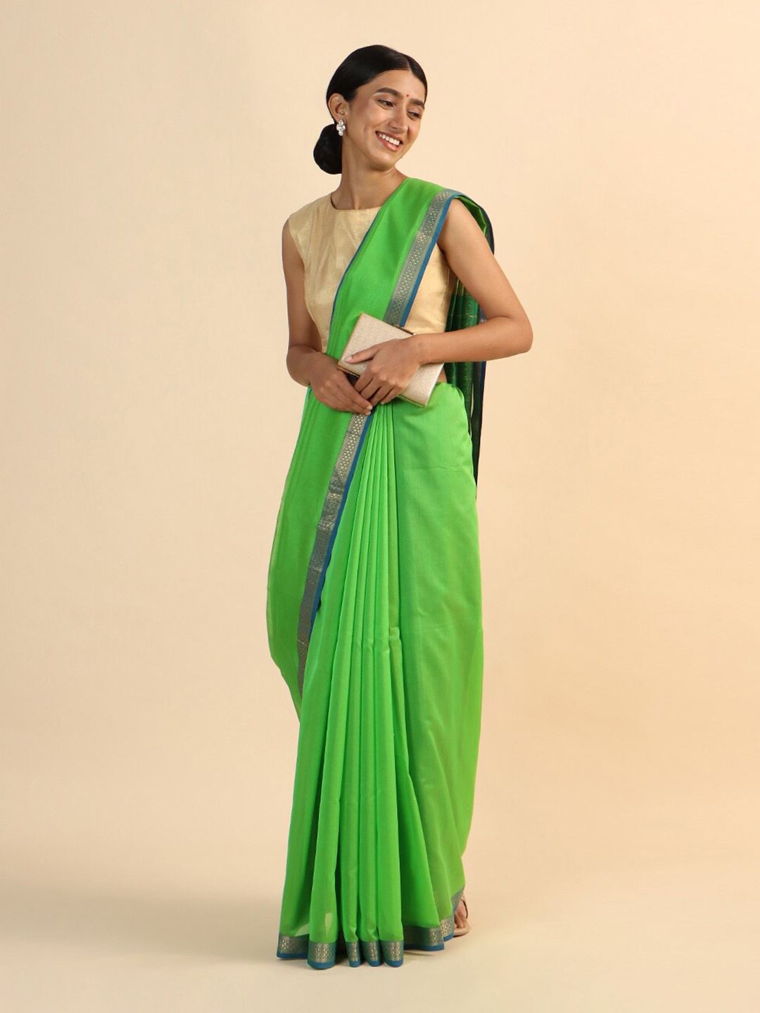 

Taneira Green & Silver-Toned Zari Silk Cotton Maheshwari Saree