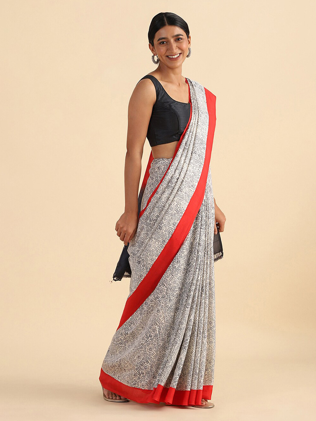 

Taneira White & Grey Floral Pure Silk Block Print Saree