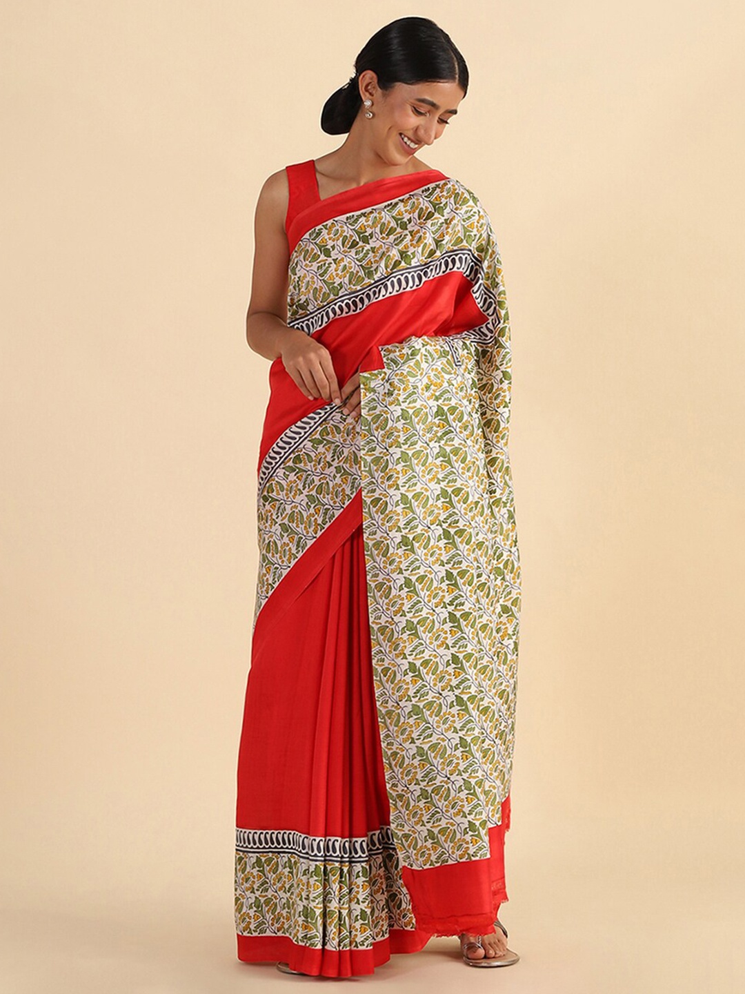 

Taneira Red & White Floral Pure Silk Block Print Saree