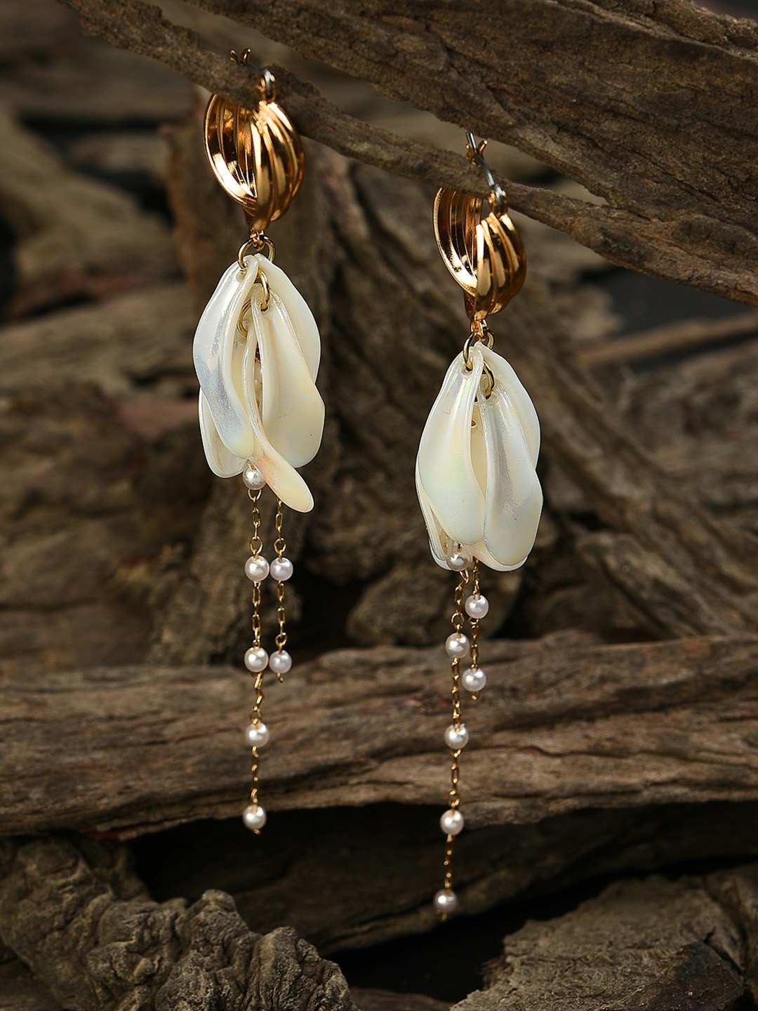 

SOHI Gold-Toned & White Contemporary Hoop Earrings