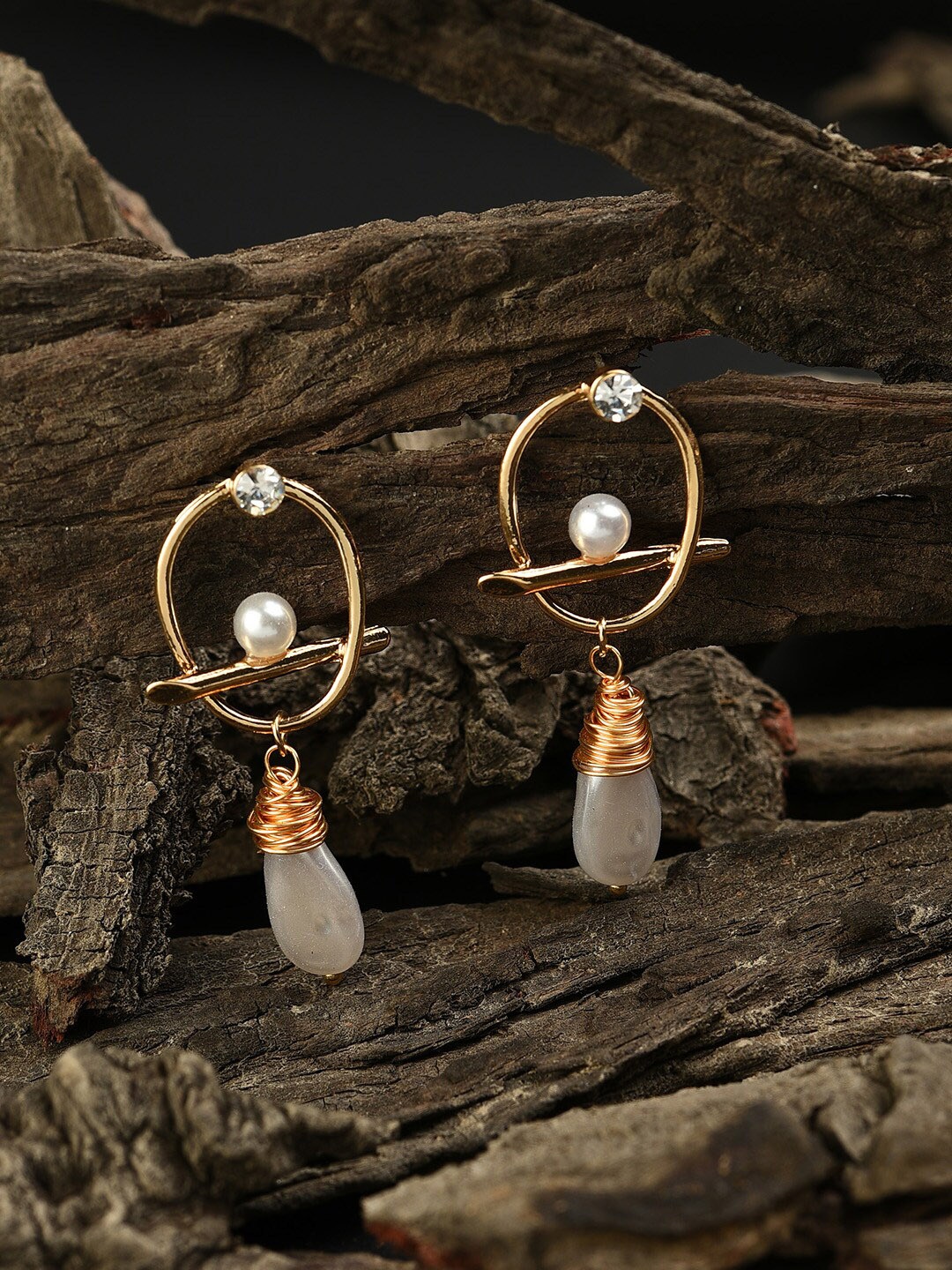 

SOHI Gold-Toned & White Contemporary Studs Earrings