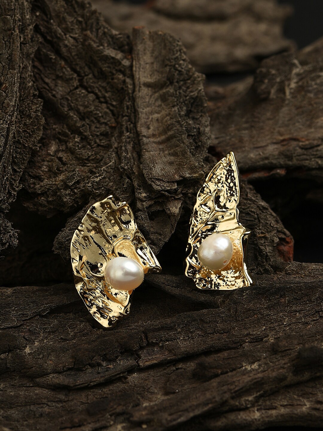 

SOHI Gold-Toned Contemporary Studs Earrings