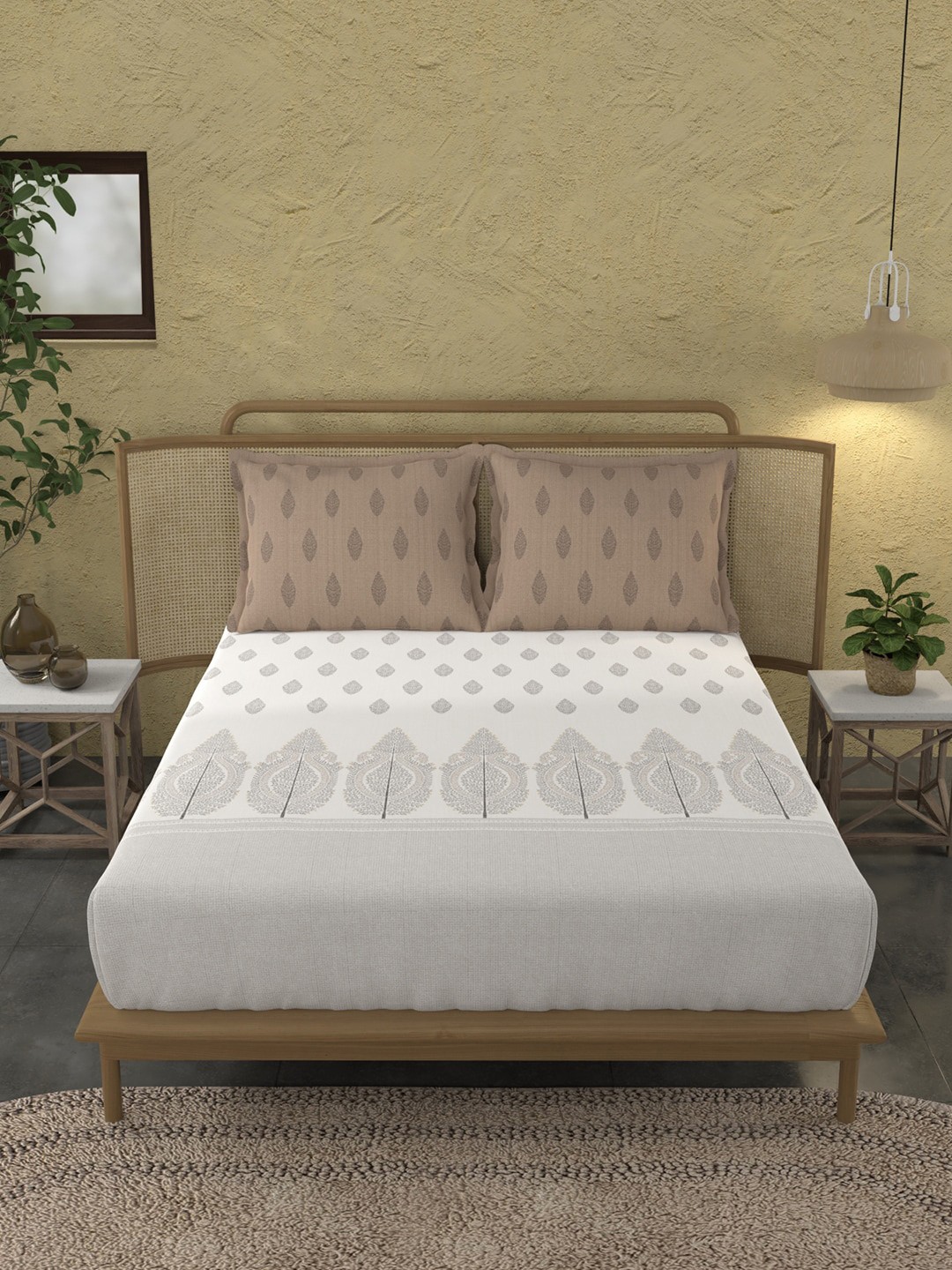 

MYTRIDENT Brown White Ethnic Motifs 144 tc King Bedsheet with 2 Pillow Covers