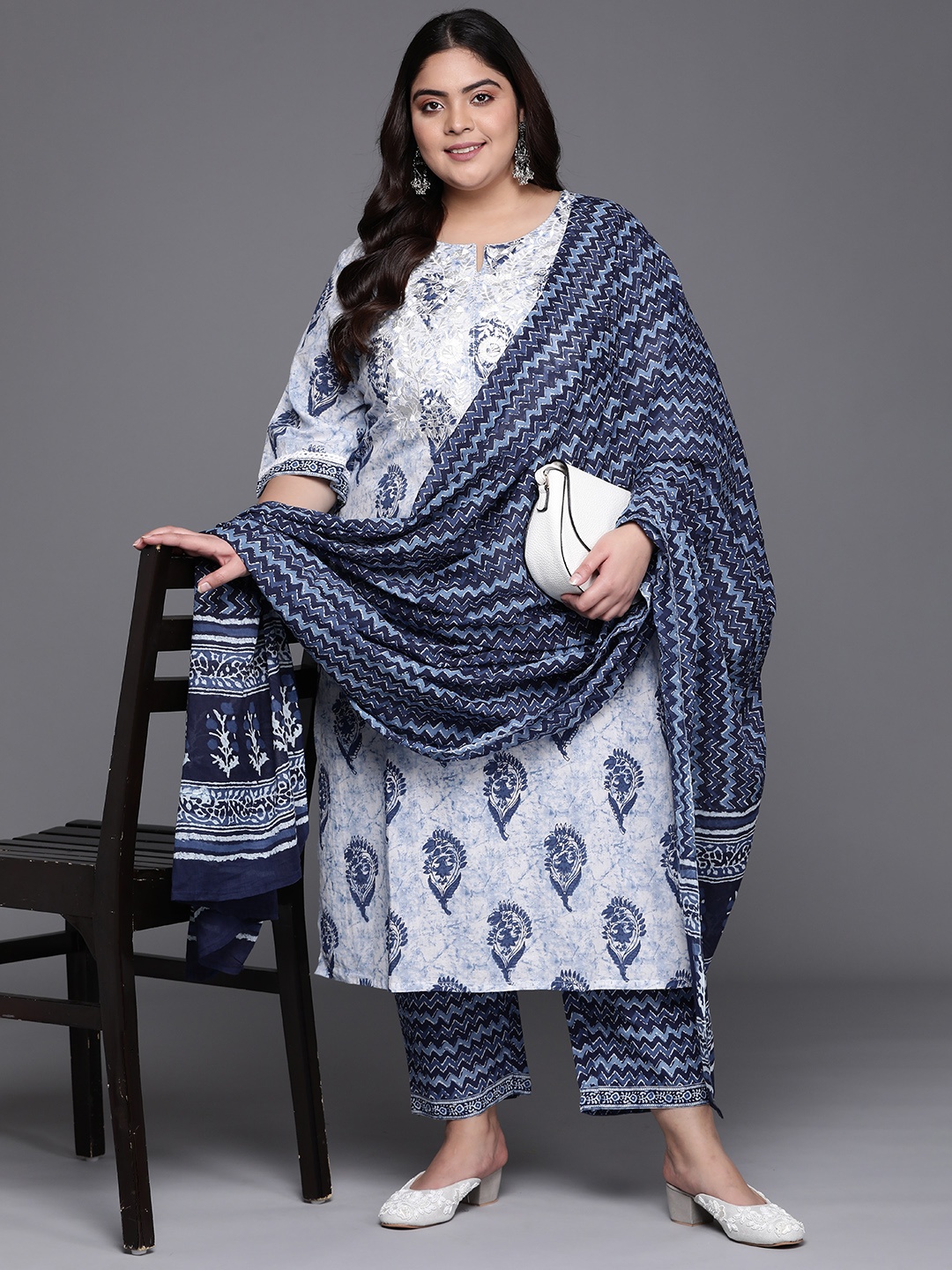 

EXTRA LOVE BY LIBAS Women Plus Size White Printed Kurta with Trousers & With Dupatta