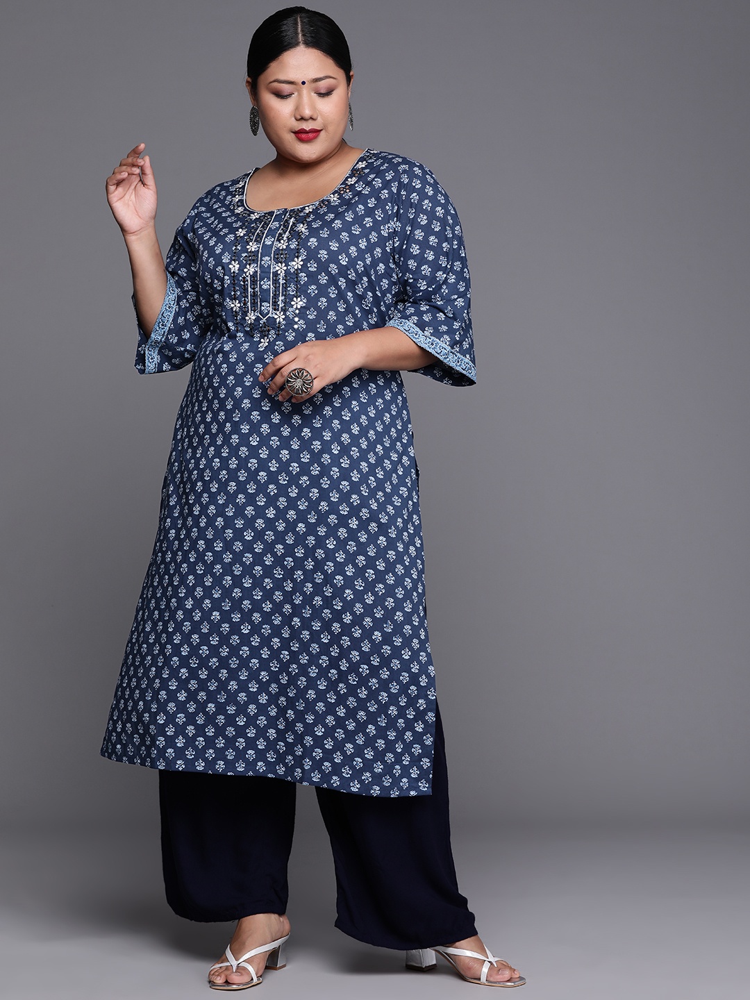 

EXTRA LOVE BY LIBAS Plus Size Women Navy Blue & White Pure Cotton Floral Printed Kurta