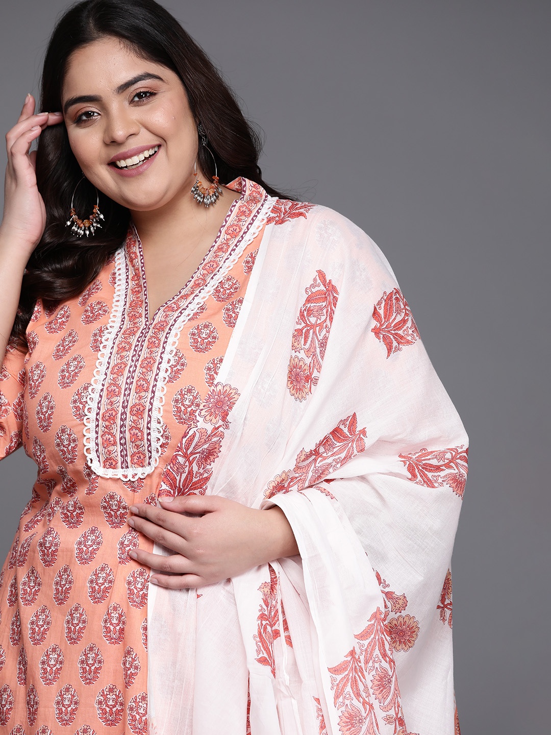 

EXTRA LOVE BY LIBAS Women Peach-Coloured Floral Printed Kurta Set