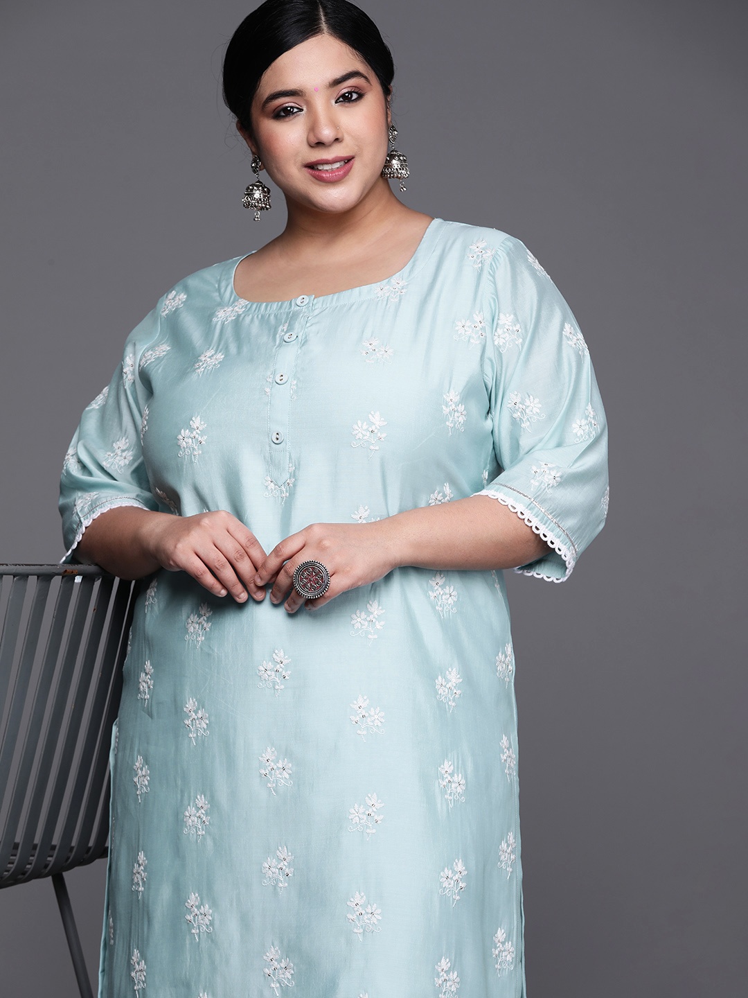 

EXTRA LOVE BY LIBAS Plus Size Women Blue & White Floral Embroidered Kurta