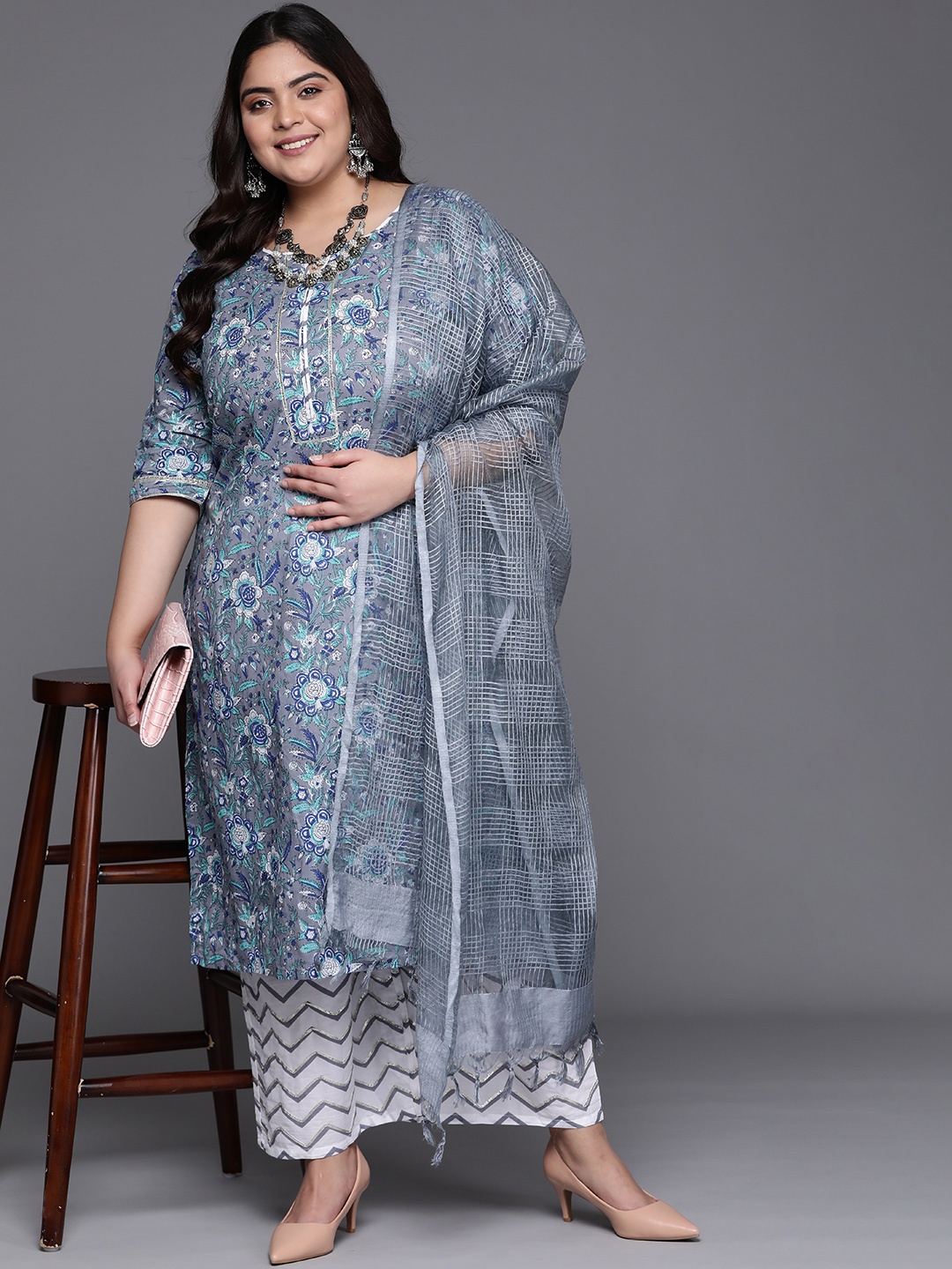 

EXTRA LOVE BY LIBAS Woman Grey Plus Size Floral Printed Gotta Patti Kurta Set
