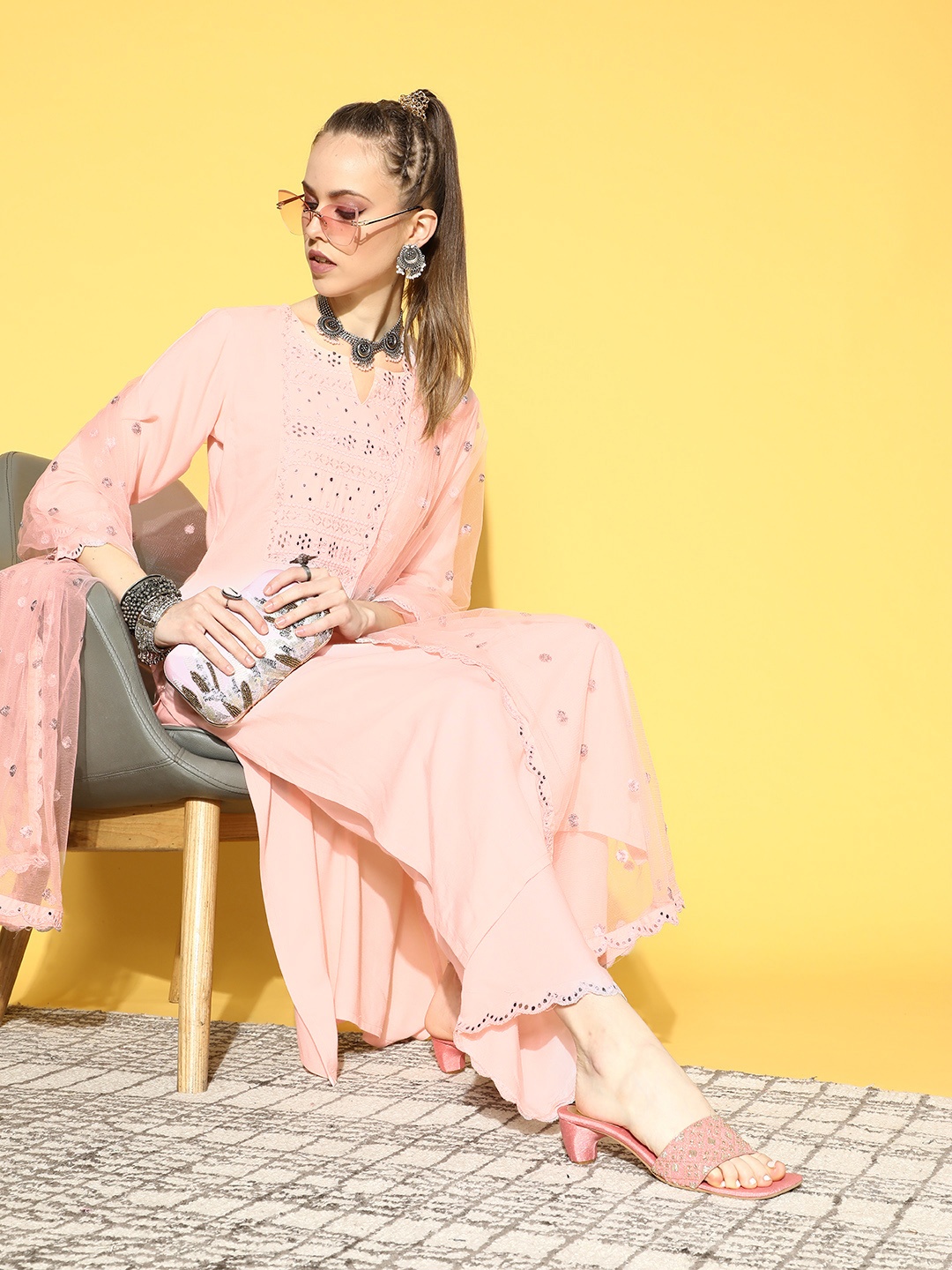 

Nayo Solid Viscose Rayon Scalloped Edge Kurta Set, Pink