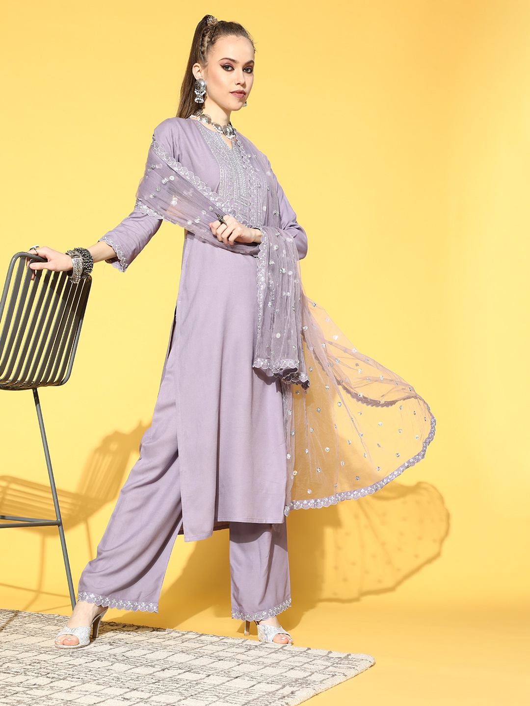 

Nayo Solid Viscose Rayon Scalloped Edge Kurta Set, Lavender