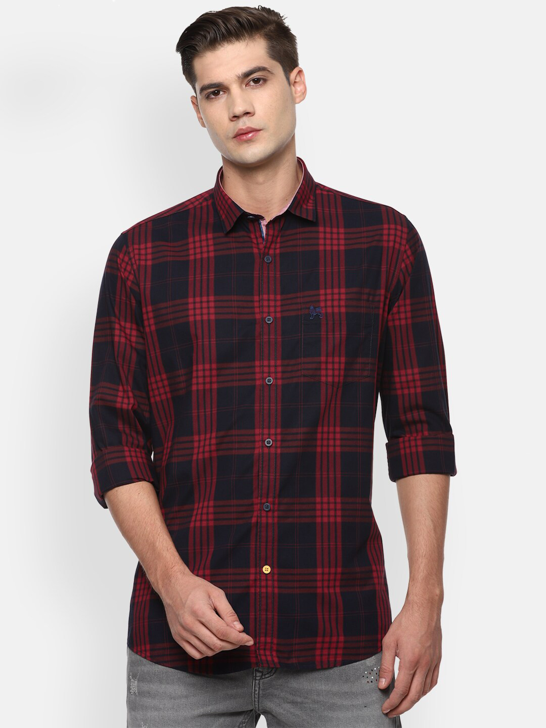 

Van Heusen Sport Men Red & Black Slim Fit Checked Pure Cotton Casual Shirt