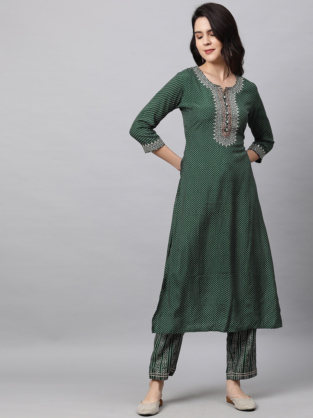 

FASHOR Women Green & White Printed Sequinned Kurta with Trousers