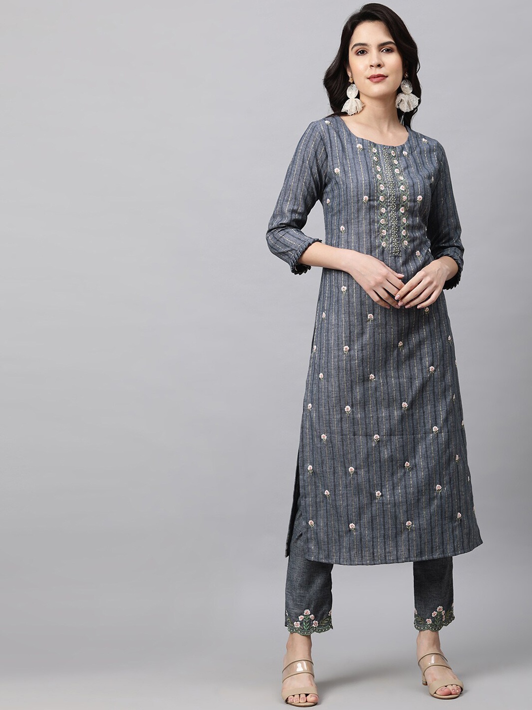 

FASHOR Women Grey Striped Beads and Stones Kurta with Trousers