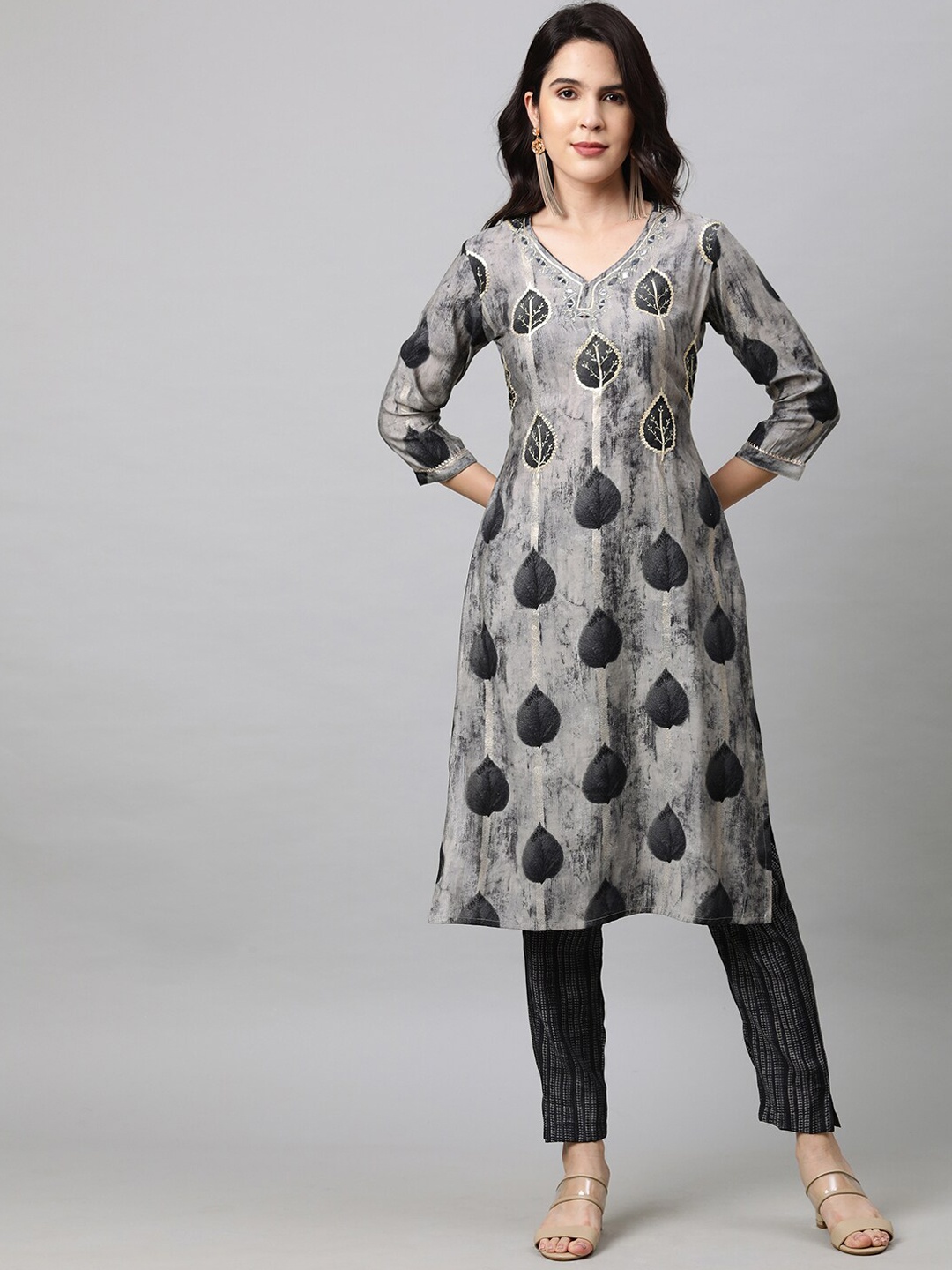 

FASHOR Women Grey Embroidered Gotta Patti Kurta with Trousers