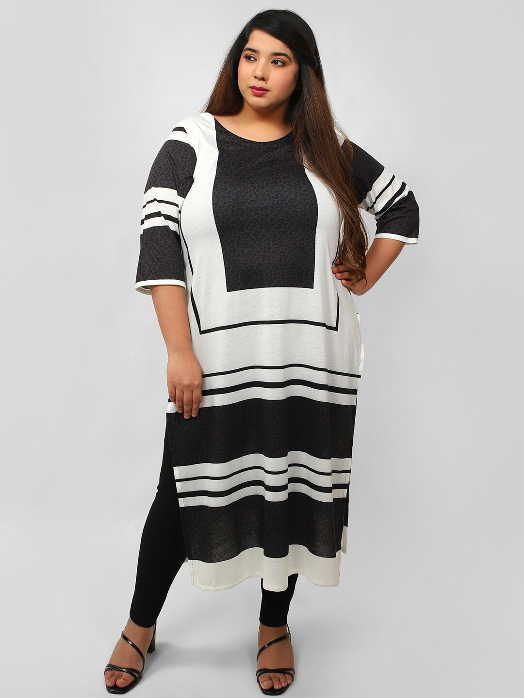 

Amydus Women Plus Size Black & White Geometric Printed Kurti