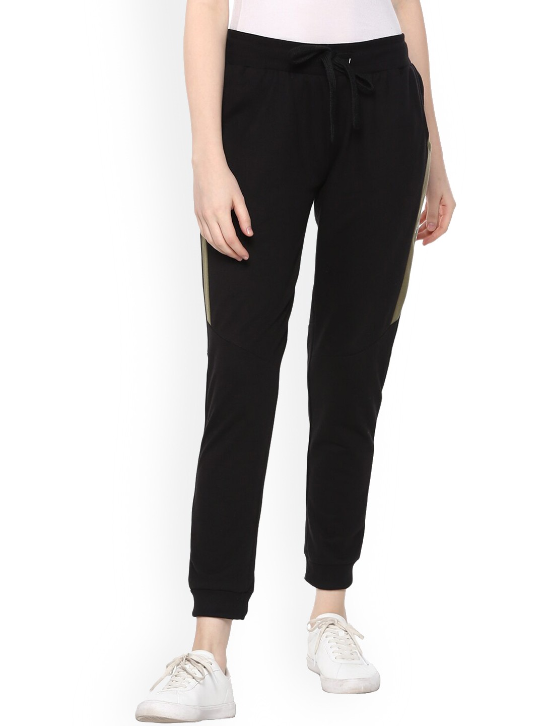 

Alan Jones Women Black Slim-Fit Joggers
