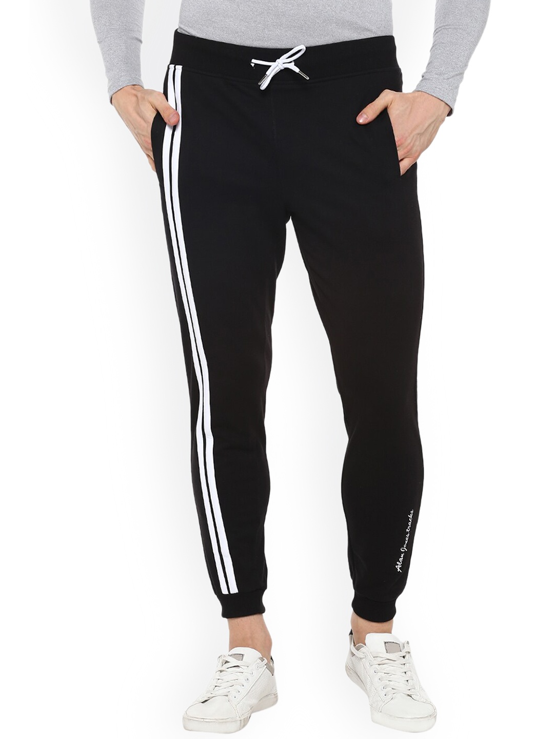 

Alan Jones Men Black Solid Slim-Fit Joggers