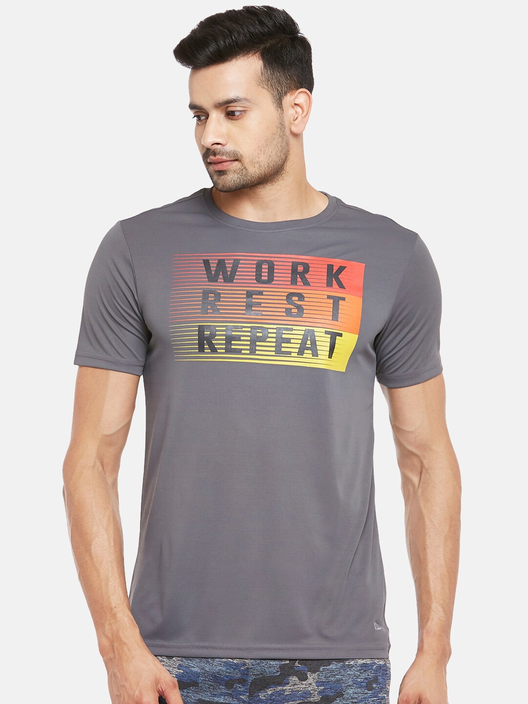 

Ajile by Pantaloons Men Grey Typography Printed Slim Fit T-shirt